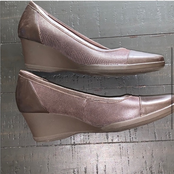 Excellent Preowned Clark’s Wedge loafers Size 10M. - Picture 3 of 8